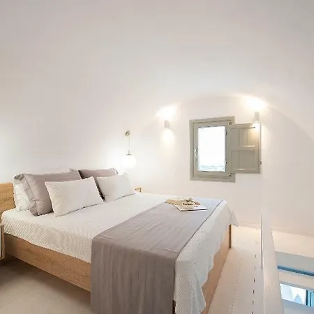 White Orchid Luxury Messaria (Santorini)